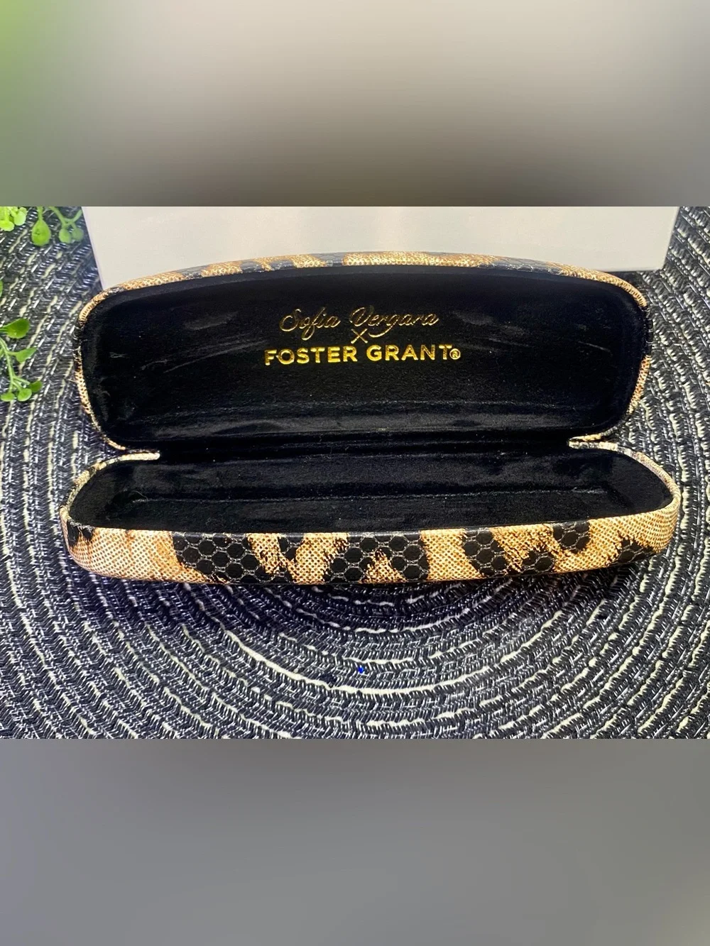 Foster Grant Sofia Vergara Leopard‎ Glasses W/ Case (Selling As Frames Only)